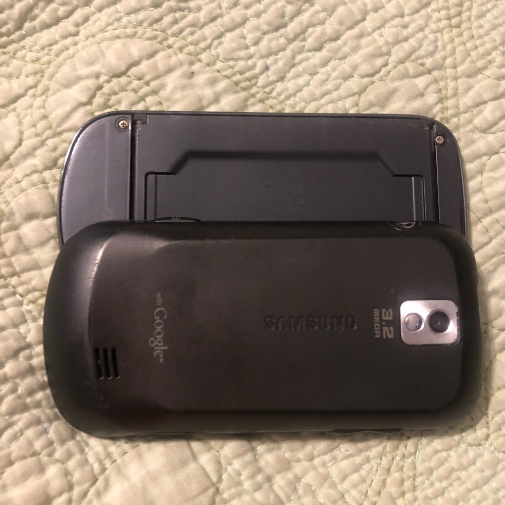 Vintage Cell Phones: Samsung Sprint Intercept & Samsung AT&T Flight 2 Parts Only - Picture 4 of 8